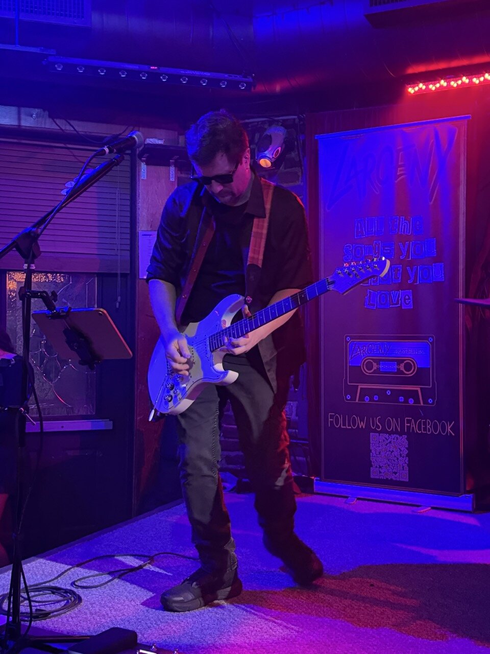 Dan Lastovka - Rhythm Guitar / Vocals